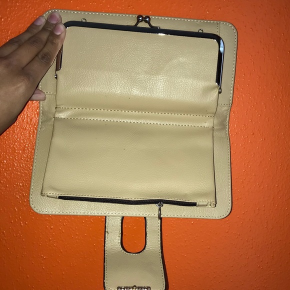 STYLISH CLUTCH - Picture 4 of 8